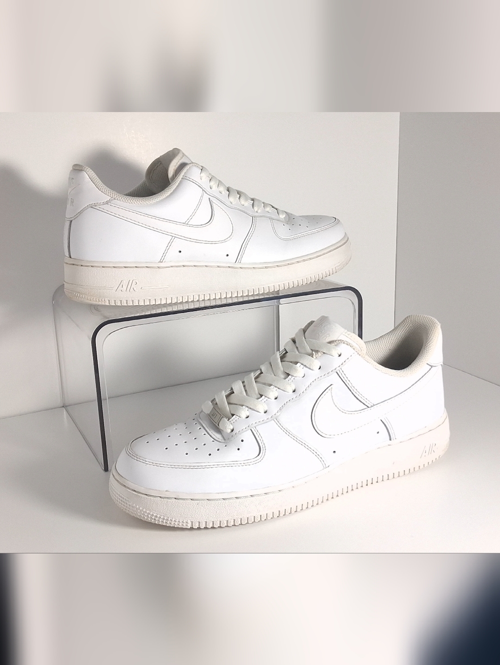 Nike Air Force 1 White Low-Top Leather  Men' s Sneakers Size 10.5 - Picture 4 of 15